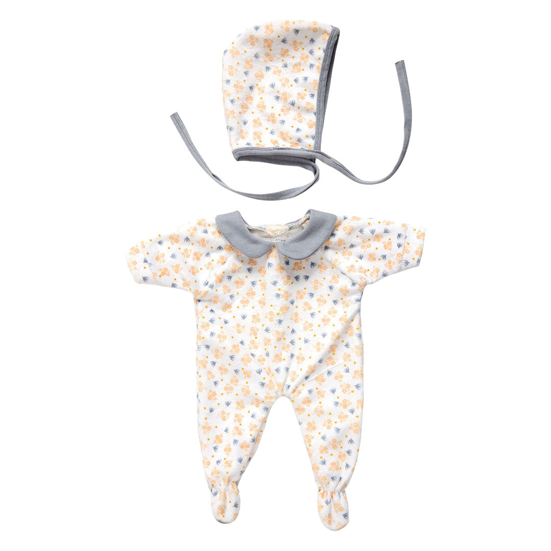 Djeco poppenkledingset met witte gebloemde romper met grijze kraag en bijpassend mutsje.