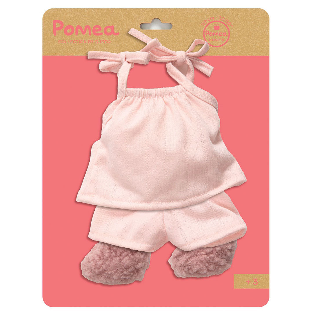 De Djeco Pomea Lovely roze poppenkledingset op de verpakking.