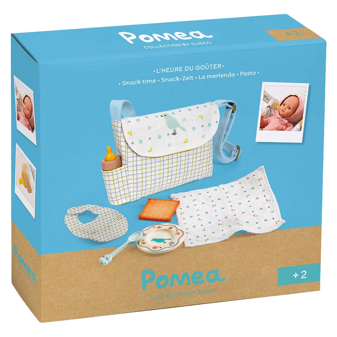 De blauw-bruine verpakking van de Djeco Pomea poppenvoedingsset met afbeeldingen van de inhoud.