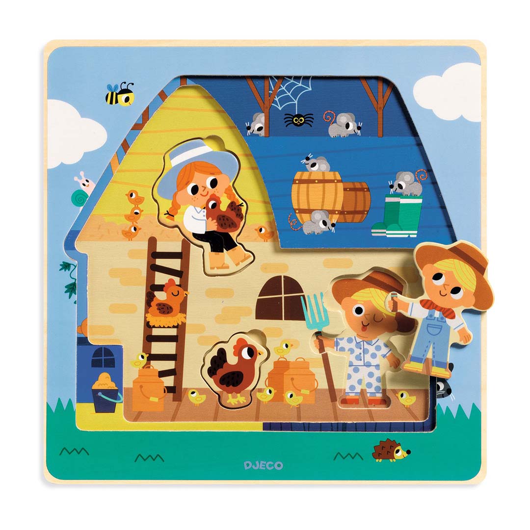 De eerste laag van de Djeco houten boerderij puzzel 'Chez Moo' met boer, boerin, kippen en kuikens.