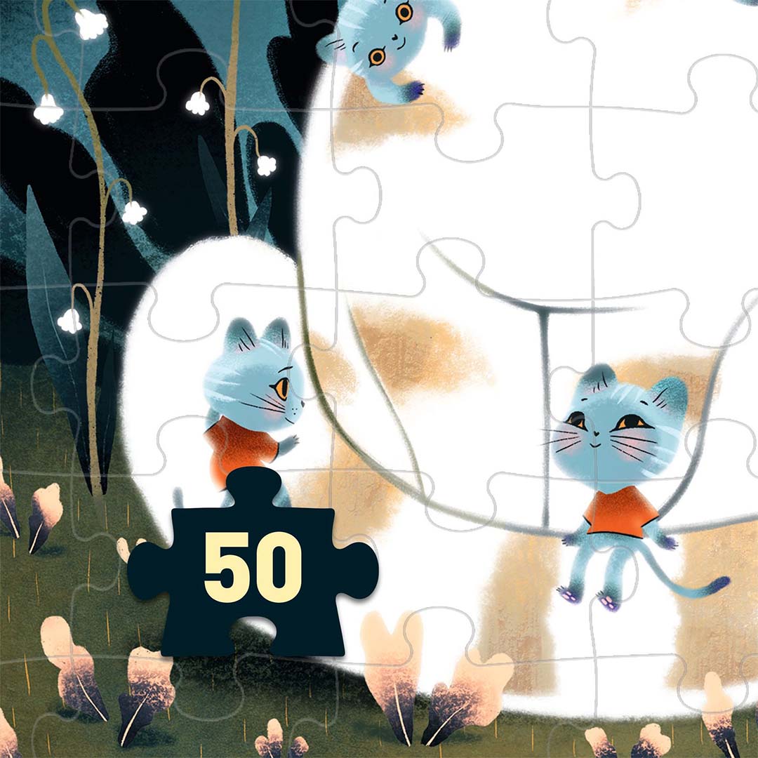 Detail van een Djeco legpuzzel met een grote kat en kleine blauwe katjes, inclusief een puzzelstuk met het getal 50.