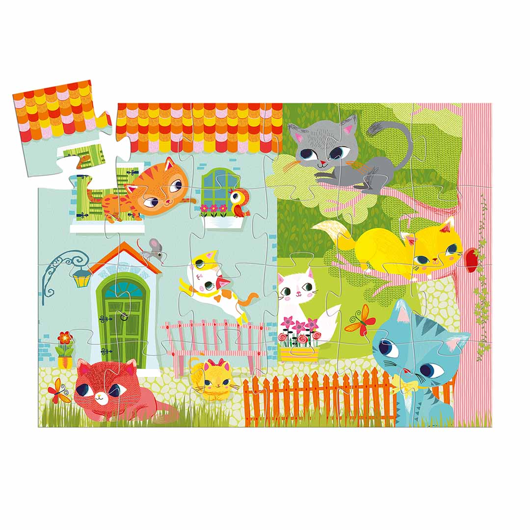 Djeco legpuzzel met een afbeelding van een huis en tuin vol vrolijke katten, met één los puzzelstukje.