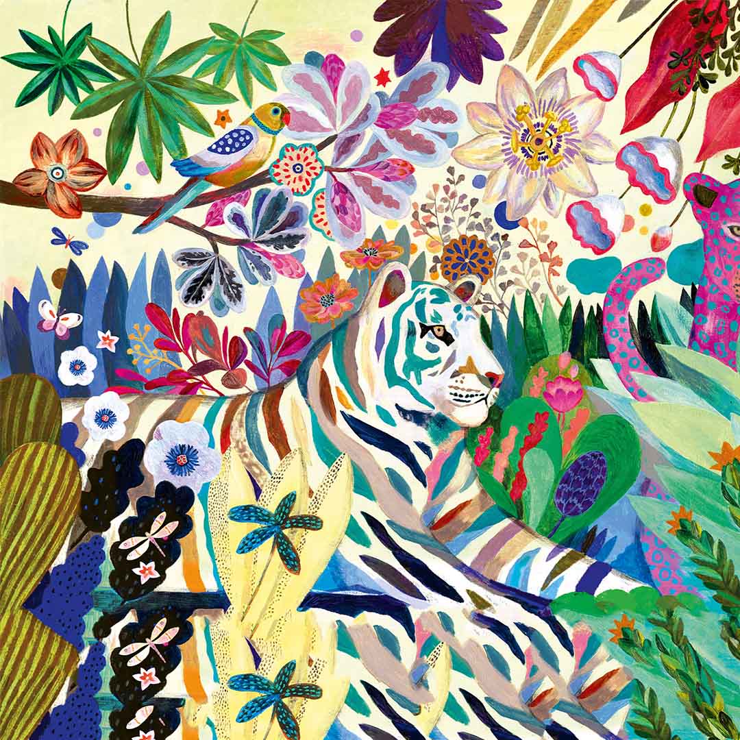 Detail van de Djeco legpuzzel met een liggende witte tijger met kleurrijke strepen tussen weelderige jungle flora en een vogel.