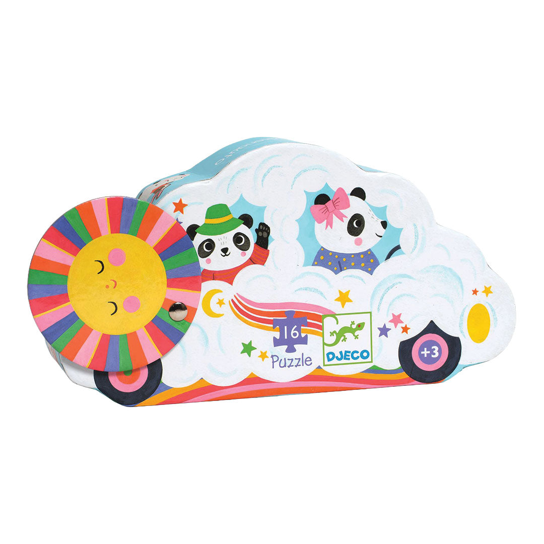 Djeco puzzelverpakking in de vorm van een wolkenauto met twee panda's en een kleurrijke zon.