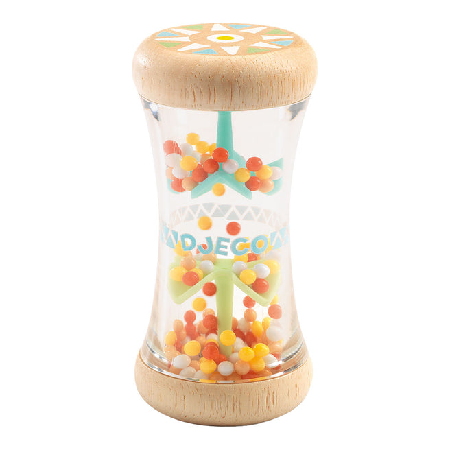 Djeco babyspeelgoed rammelaar met houten uiteinden, een transparant middenstuk gevuld met veelkleurige kralen en een geometrisch patroon op de bovenkant.