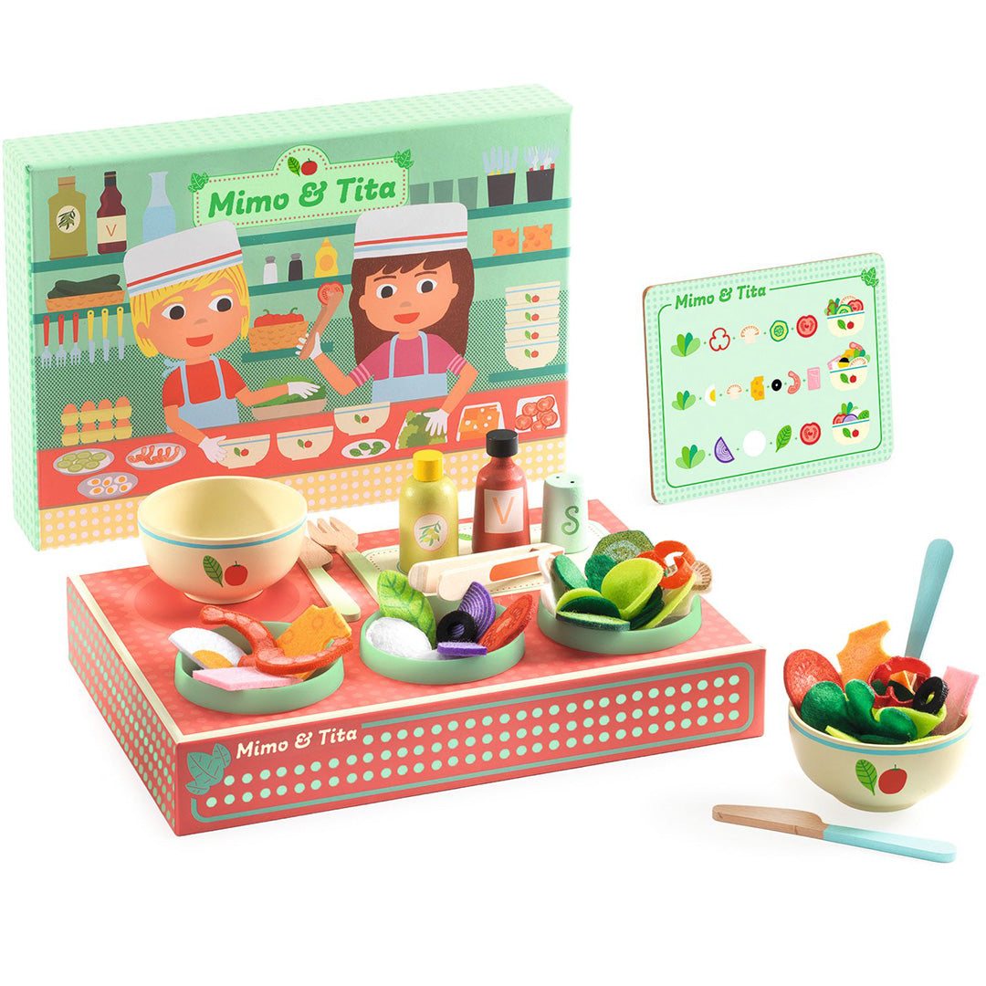 Djeco Mimo & Tita saladebar speelset met houten en vilten ingrediënten, kommen en een instructiekaart.