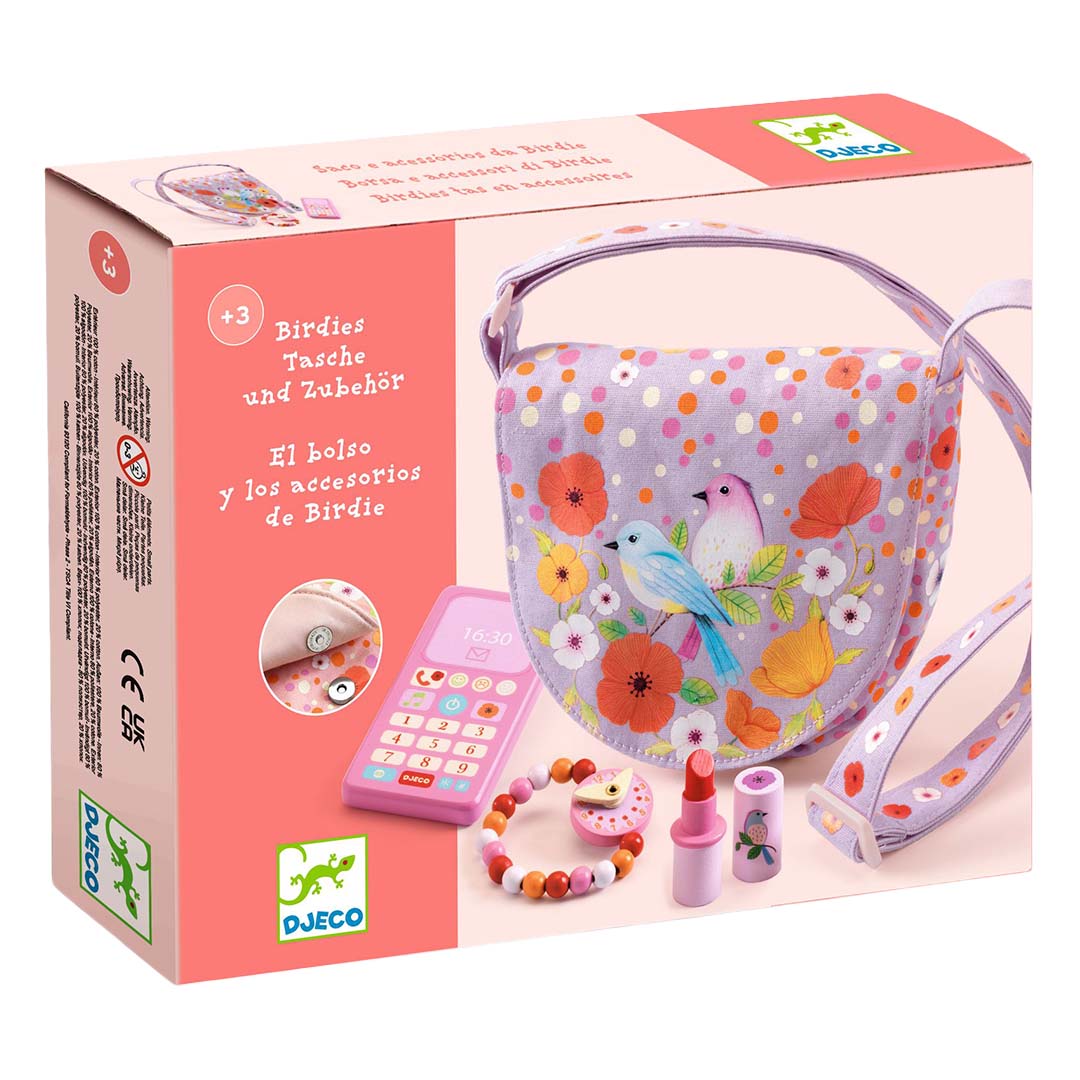 De verpakking van de Djeco speelaccessoires set met een paars schoudertasje en houten speelgoed.
