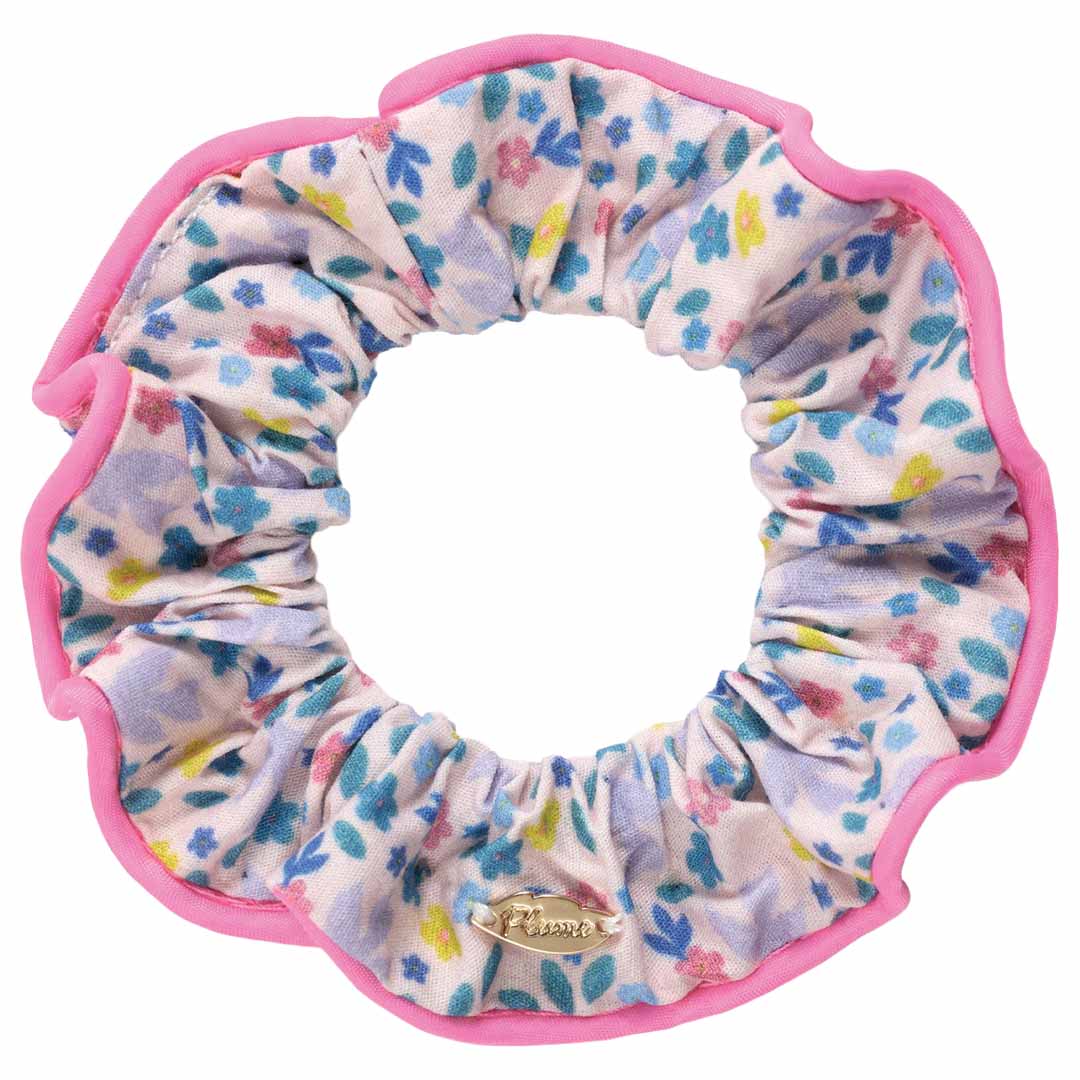 Djeco roze gebloemde scrunchie met roze rand en gouden merklabel.