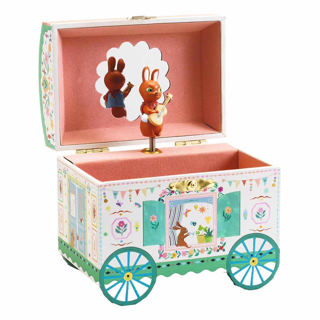 Djeco sieradendoosje met muziek in de vorm van een open woonwagen met twee dansende konijnen.