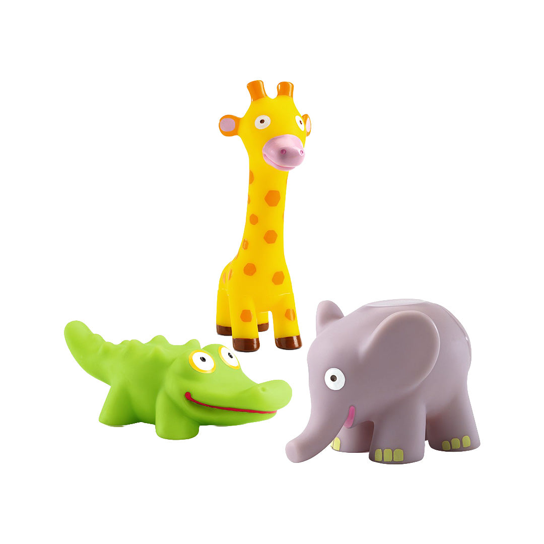 Drie plastic jungledieren: een gele giraf, een groene krokodil en een grijze olifant.