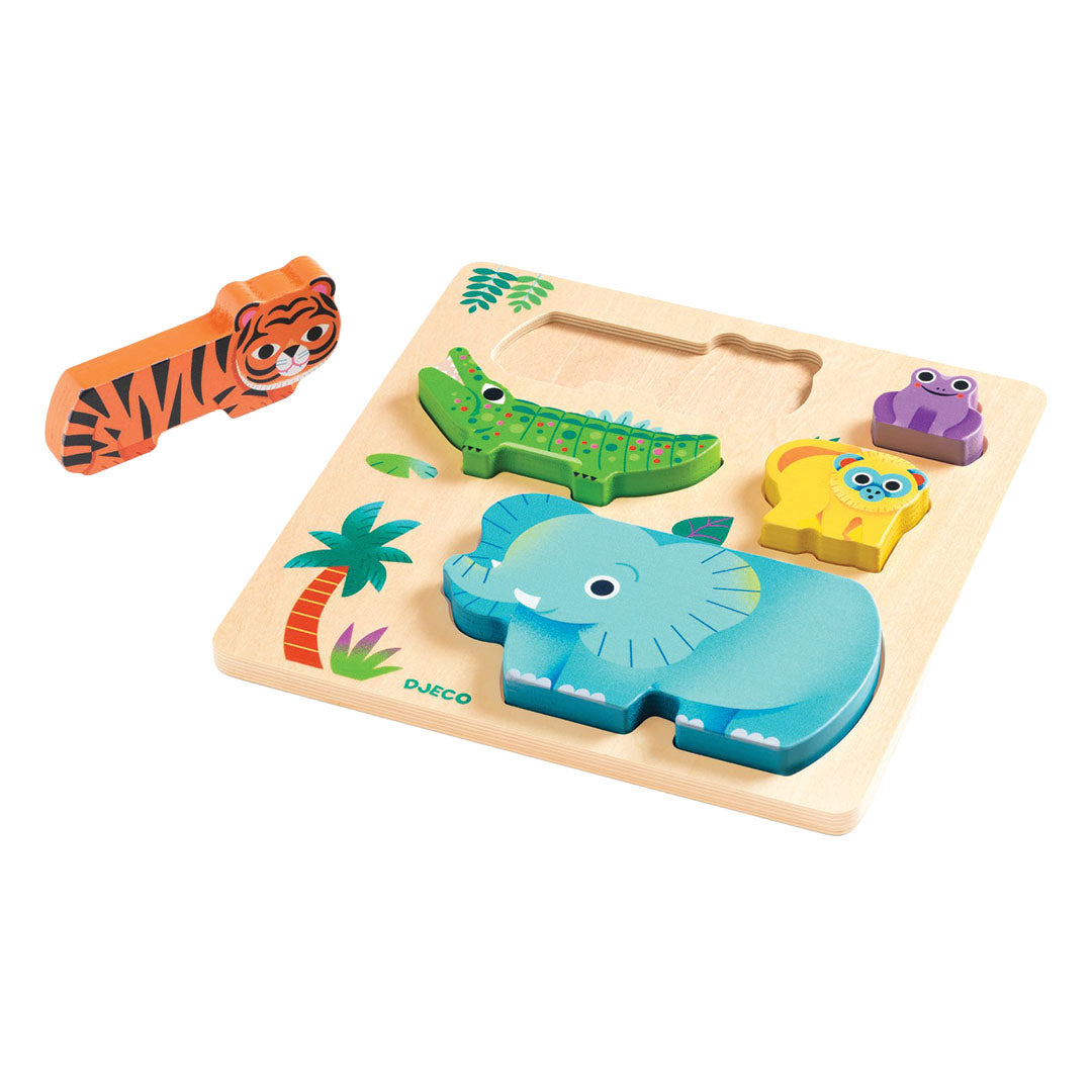 De Djeco houten puzzel WoodyWild met vier dierenfiguren in de puzzel en de tijger ernaast.