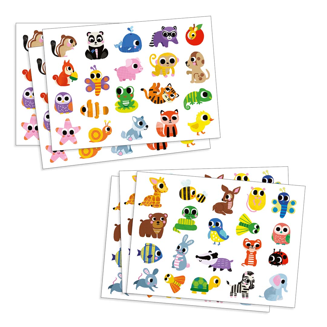 Twee stapels Djeco stickervellen met een grote variatie aan kleurrijke babydieren.