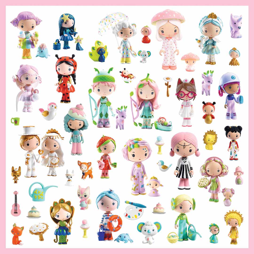Een andere grote verzameling Djeco Tinyly metallic stickers met diverse poppetjes en accessoires op een roze achtergrond.