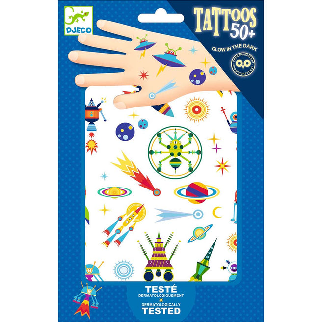 Djeco tijdelijke tatoeages met ruimtevaartthema, glow in the dark, op de verpakking.