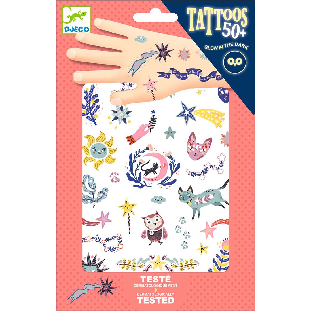 Djeco tijdelijke tatoeages voor kinderen met droomwereld- en dierenmotieven op de verpakking, inclusief glow-in-the-dark effect.