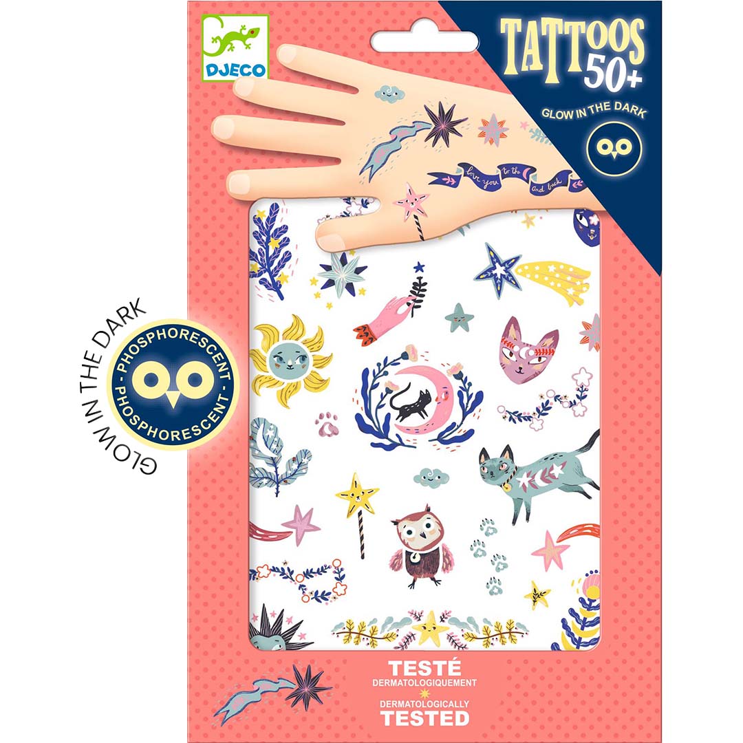 Djeco tijdelijke tatoeages voor kinderen met droomwereld- en dierenmotieven op de verpakking, inclusief glow-in-the-dark effect.