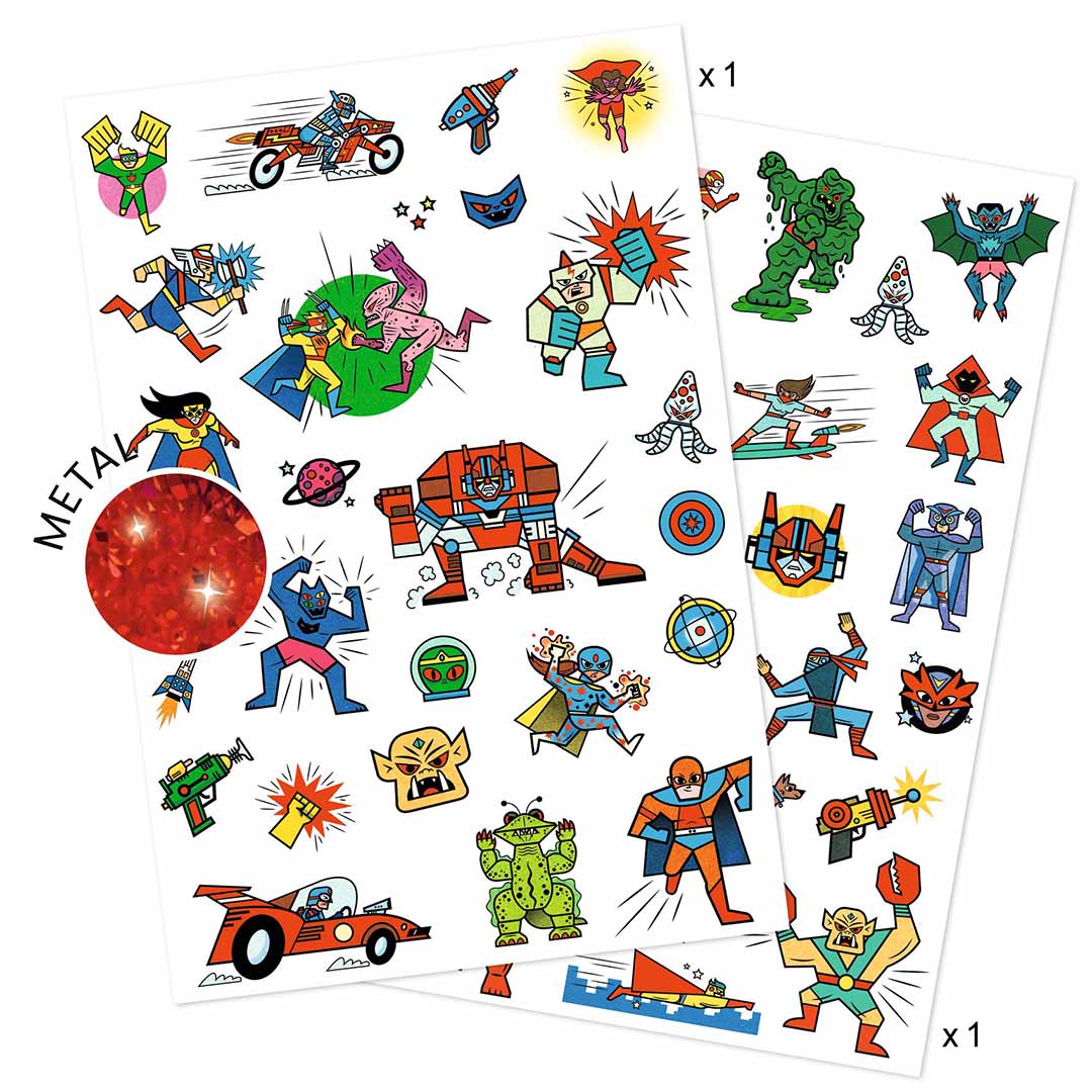Twee vellen met diverse tijdelijke superhelden en schurken tattoos, inclusief metallic effecten.