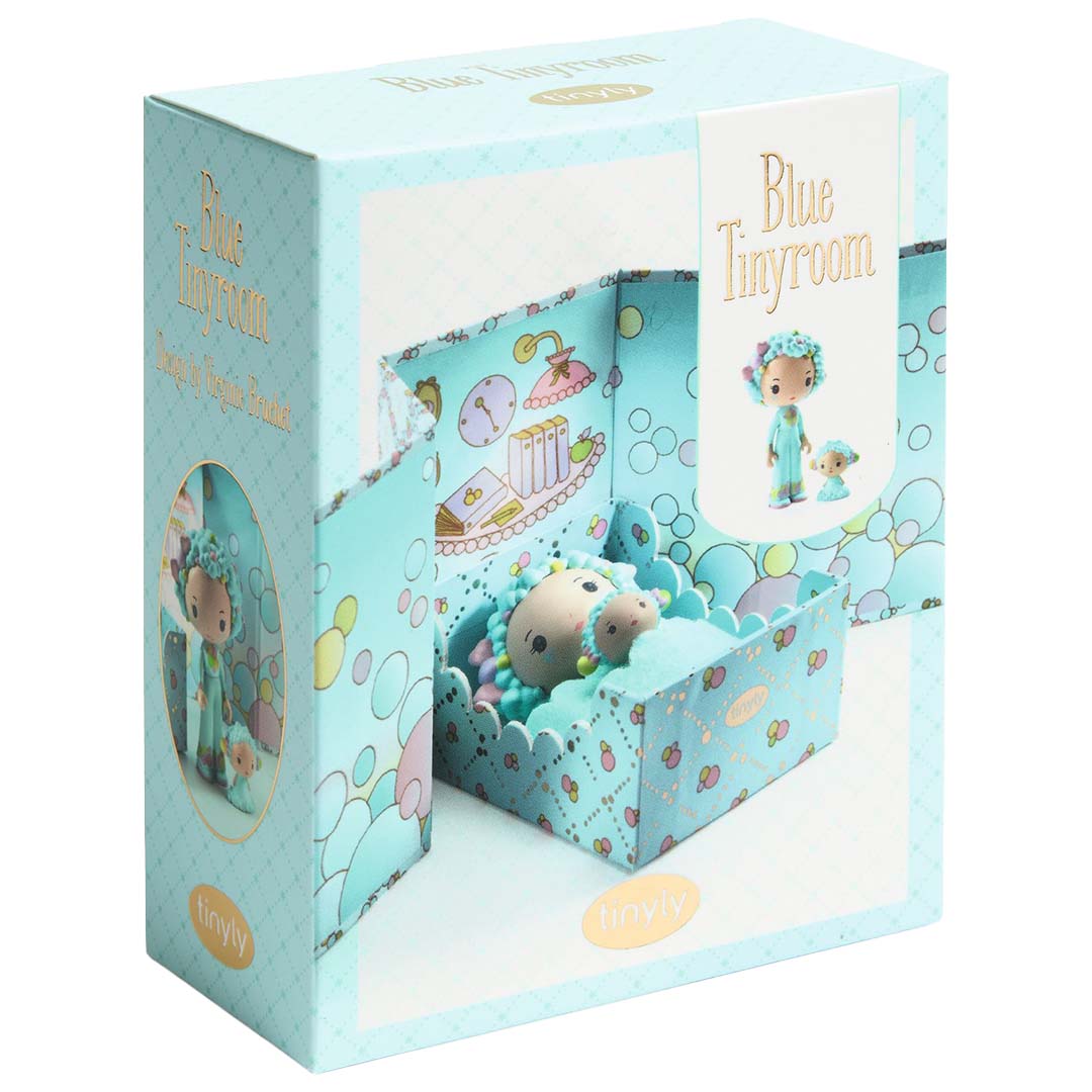De Djeco Tinyly speelset Tinyroom Blue verpakking, een blauwe doos met venster die de poppen in de speelset toont.