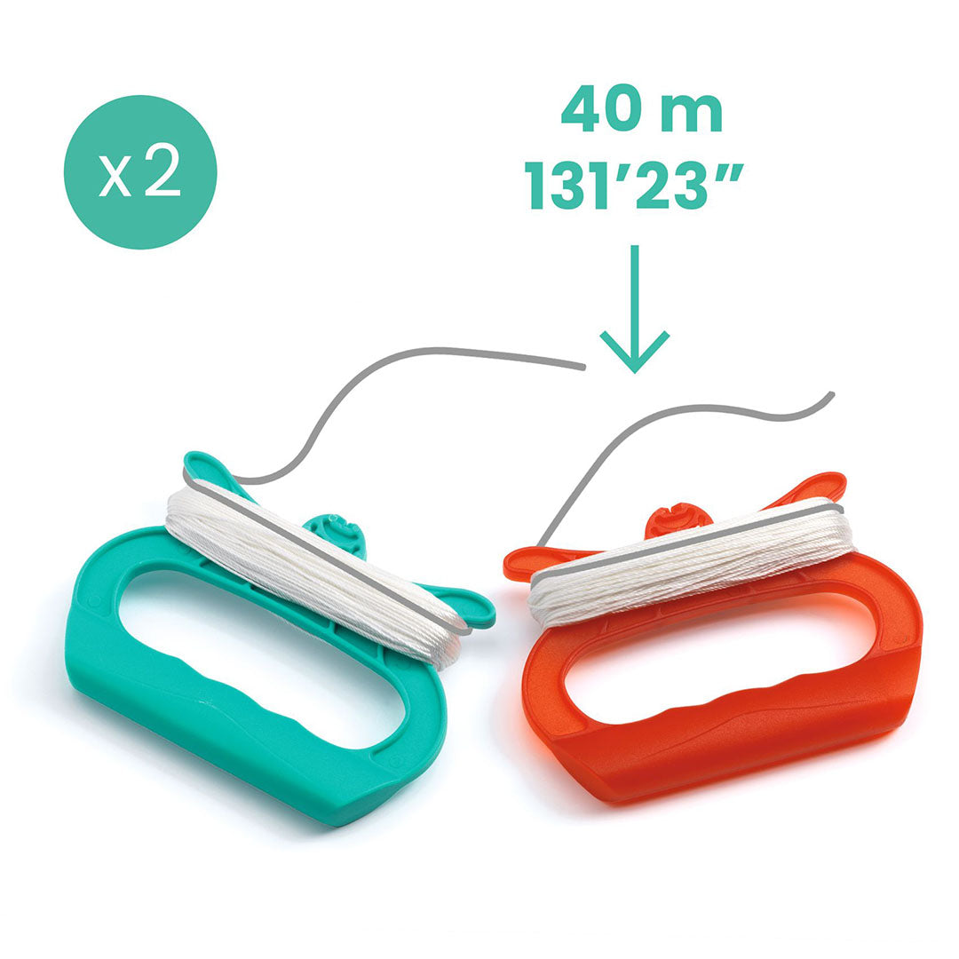 Twee vliegerhandvatten in teal en oranje met opgerolde witte lijnen van 40 meter.