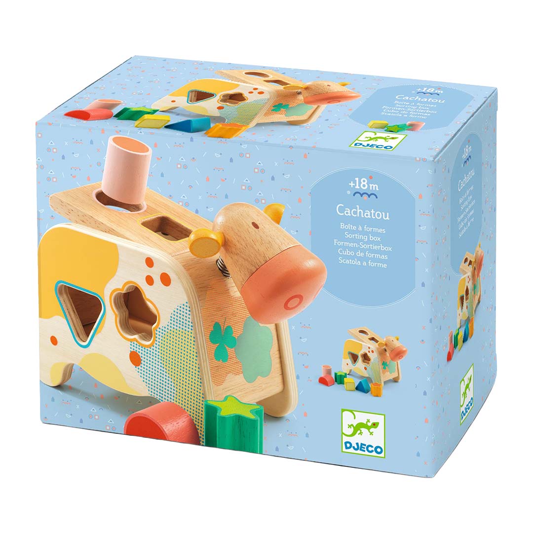 De verpakking van de Djeco houten sorteerkoe.