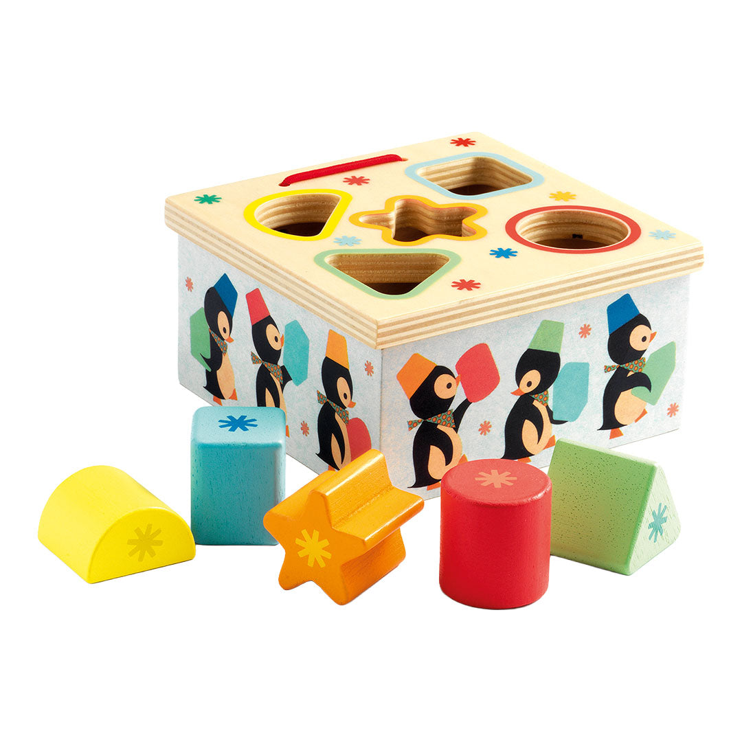 Djeco houten vormendoosje met pinguïns en kleurrijke geometrische vormen.