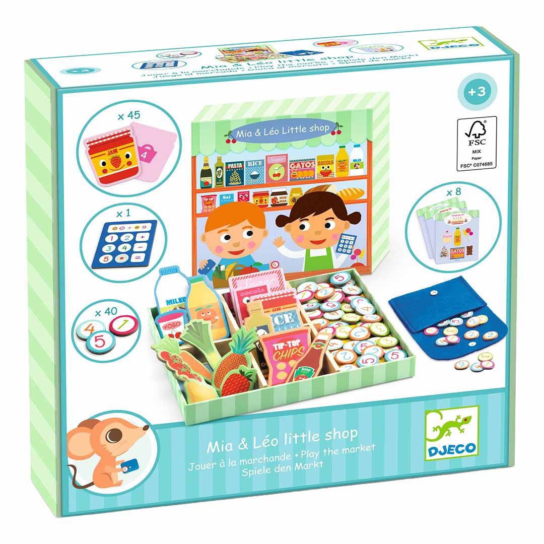 De achterkant van de verpakking van de Djeco Mia & Léo Little Shop speelset, met een overzicht van de speelgoedwinkel onderdelen.