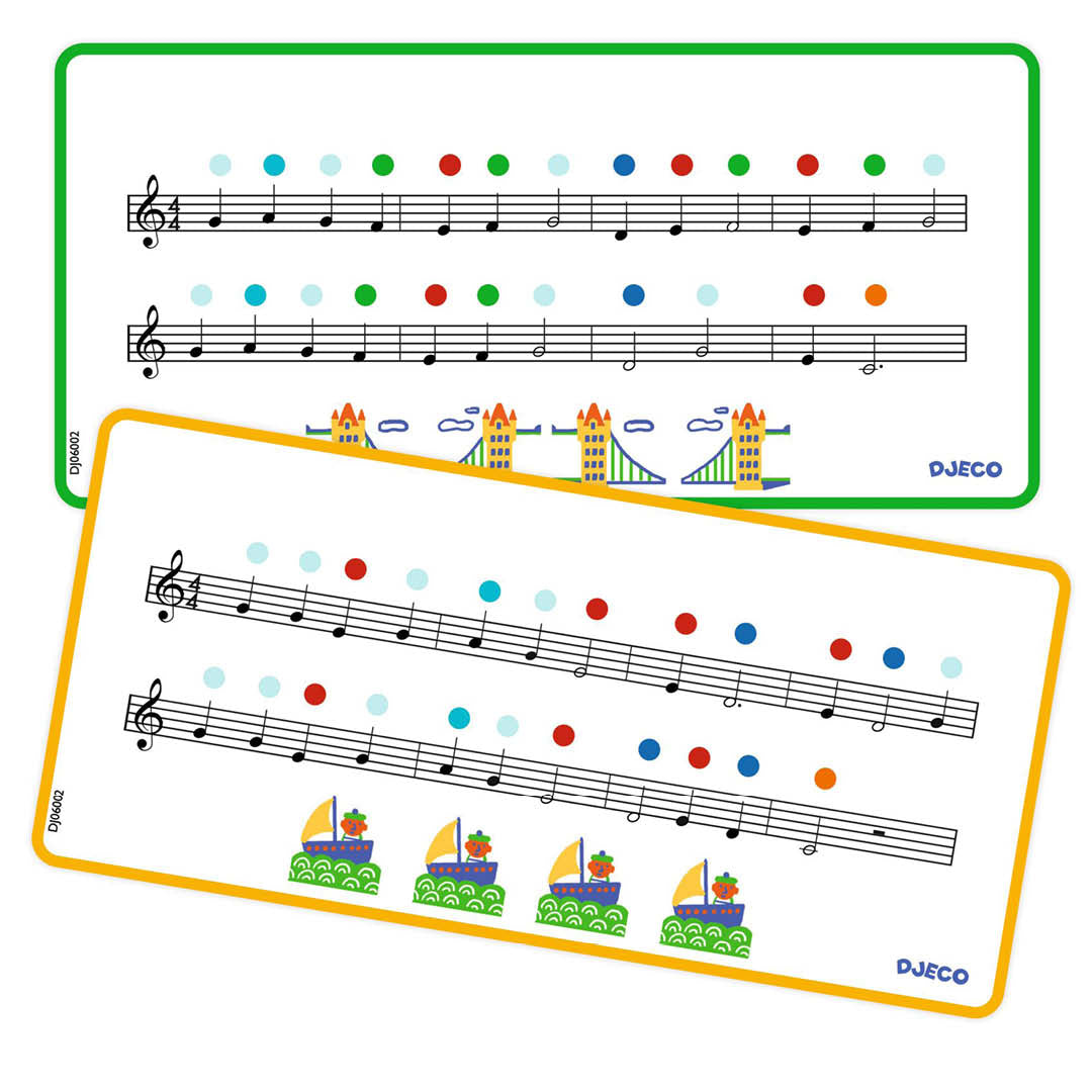 Twee witte muziekkaarten met gekleurde stippen boven de notenbalken, de bovenste met een groene rand en de onderste met een gele rand, met illustraties van bruggen en boten.