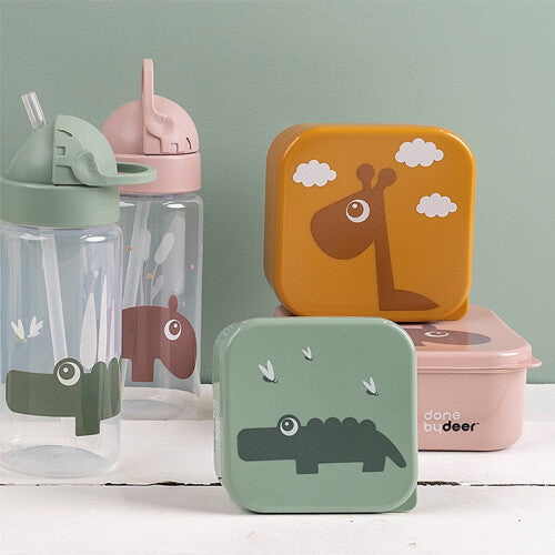 done by deer drinkflessen en lunchboxen met dierenprints.