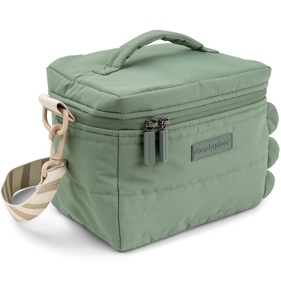 Done by deer groene koeltas met schouderband en schaalpatroon.