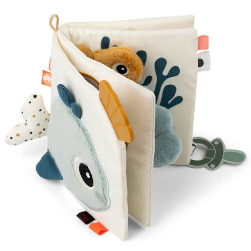done by deer stoffen babyspeelboekje met zeedieren en koraal, opengeklapt.