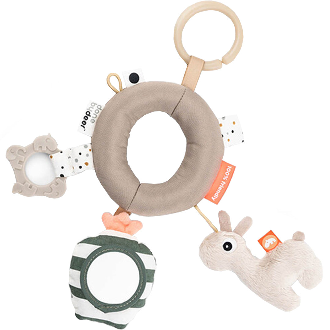 done by deer activiteitenring Lalee met houten ring, bijtring, spiegel en pluche lamafiguur.