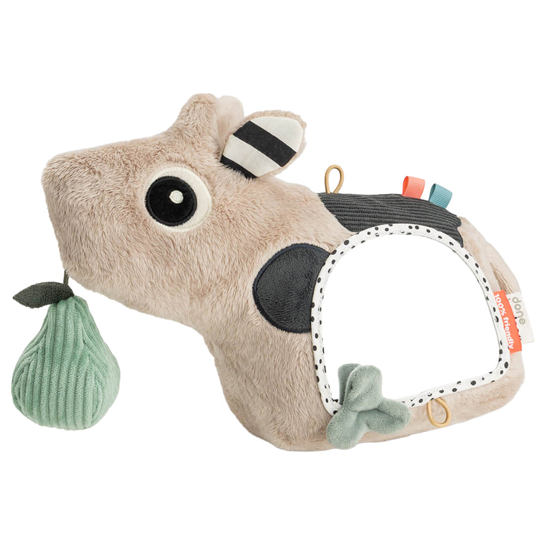 Done by deer activiteitenspiegel in de vorm van een beige koe met een spiegel en een groene peer.