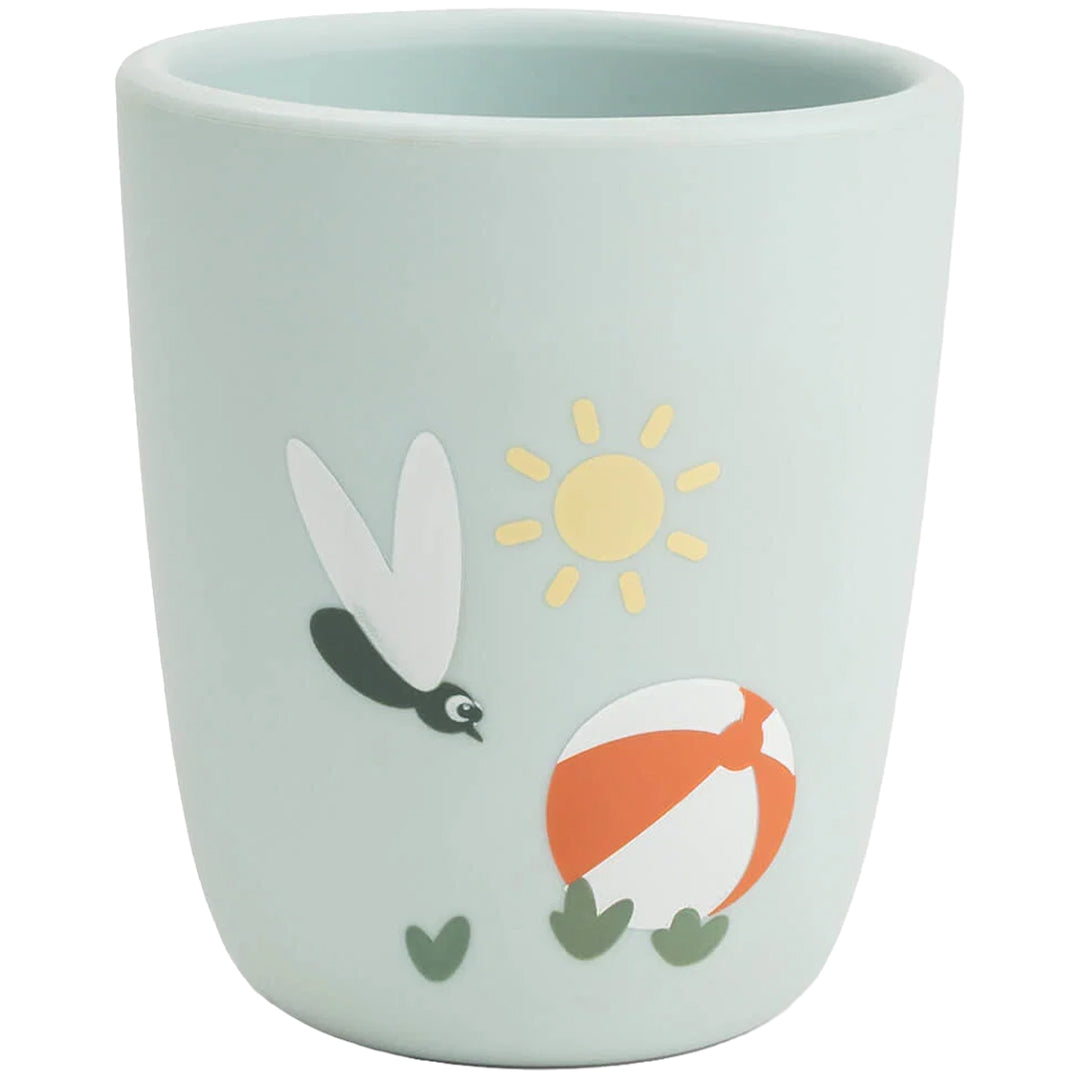 Done by Deer kinderbeker in lichtblauw met een mug, zon en strandbal.