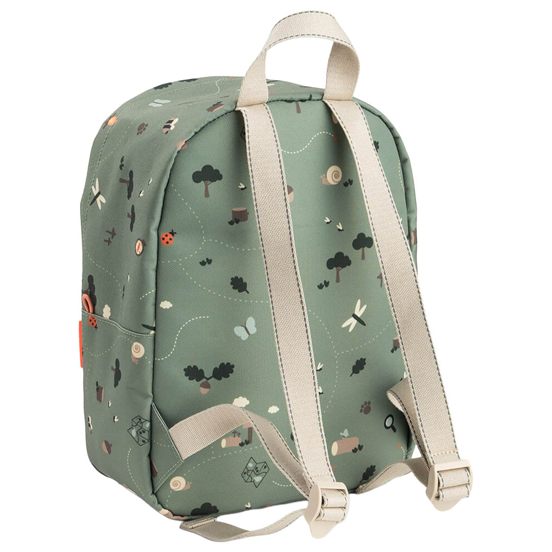 De achterkant van de Done by Deer groene kinderrugzak met verstelbare schouderbanden en 'tiny trails' patroon.