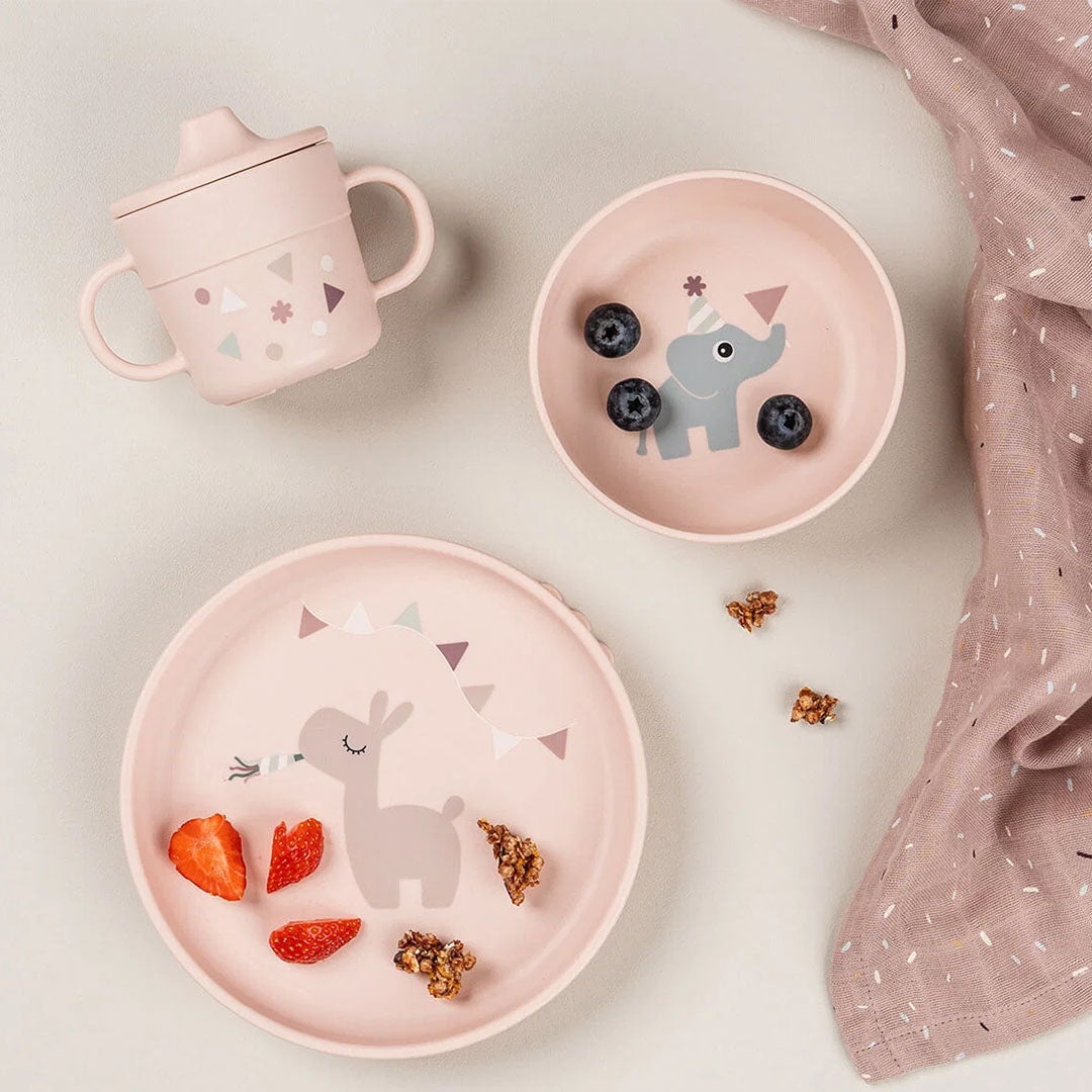 De complete roze done by deer kinderservies set met olifant, lama en feestelijke patronen, gevuld met fruit en snacks.