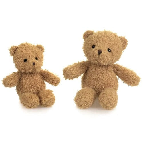 Twee Egmont Toys knuffelberen Morris, een grote en een kleine bruine pluchen teddybeer, naast elkaar zittend.