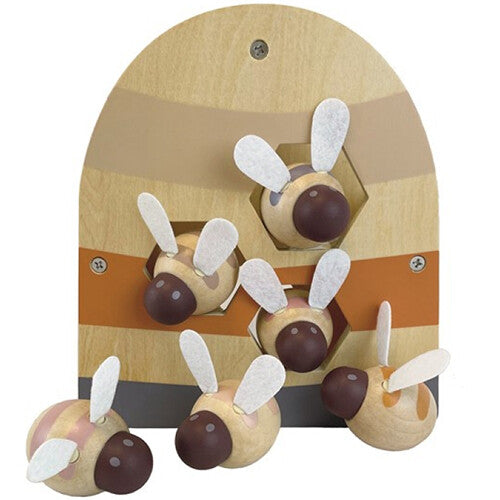Egmont Toys houten sorteerspeelgoed bijenkorf met zes bijen, deels in de korf.