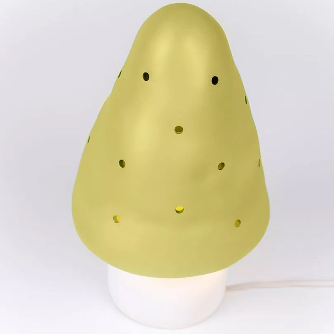 Verlichte paddenstoel nachtlamp in citroengrasgeel met licht door de stippen.