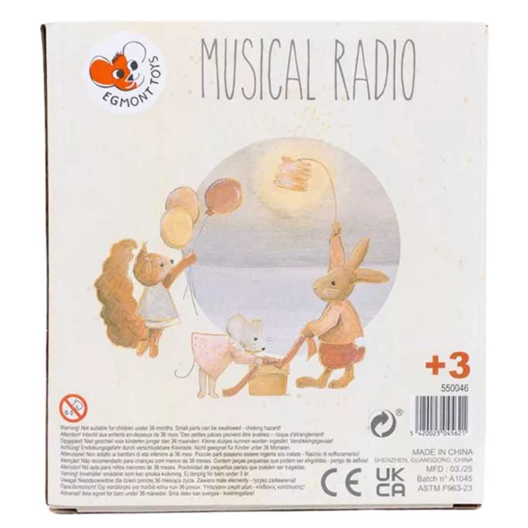 Achterkant van de Egmont Toys muzikale radio verpakking met productinformatie en illustraties.
