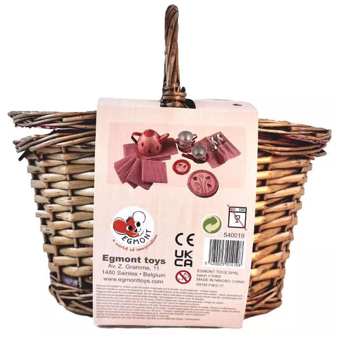 Achterkant van de verpakking van het Egmont Toys speelgoed theeservies in een rieten picknickmand, met een label met productinformatie en logo.