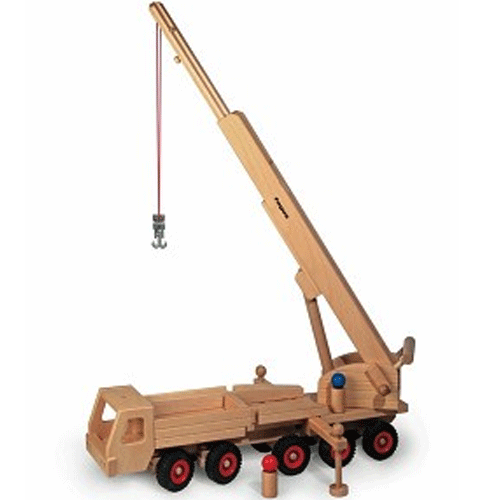 Fagus houten kraanwagen met uitgeschoven kraanarm en twee poppetjes.