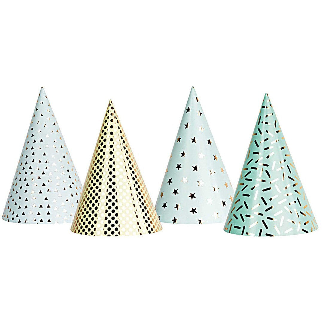 Vier rico design feesthoedjes met grafische patronen van punten, sterren en strepen in blauw en goud.