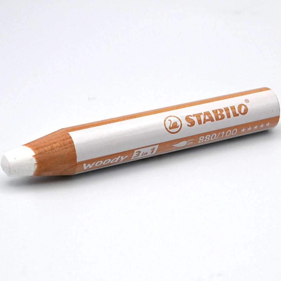 Stabilo Woody 3-in-1 wit waterverfkleurkrijtje op een witte achtergrond.