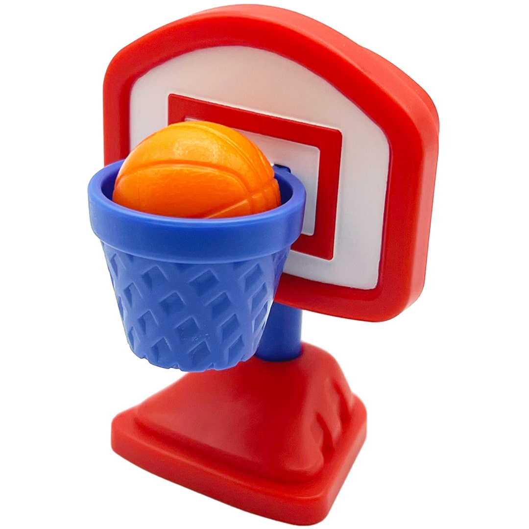 Fidget go friemelspeelgoed basketbal, een miniatuur basketbalhoepel met oranje bal, schuin van voren gezien.