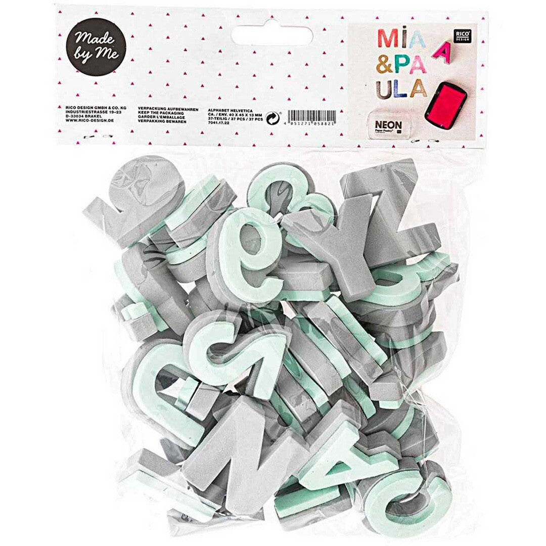 Verpakking van Rico Design foam stempels alfabet met 37 grijze en lichtgroene letters en cijfers.
