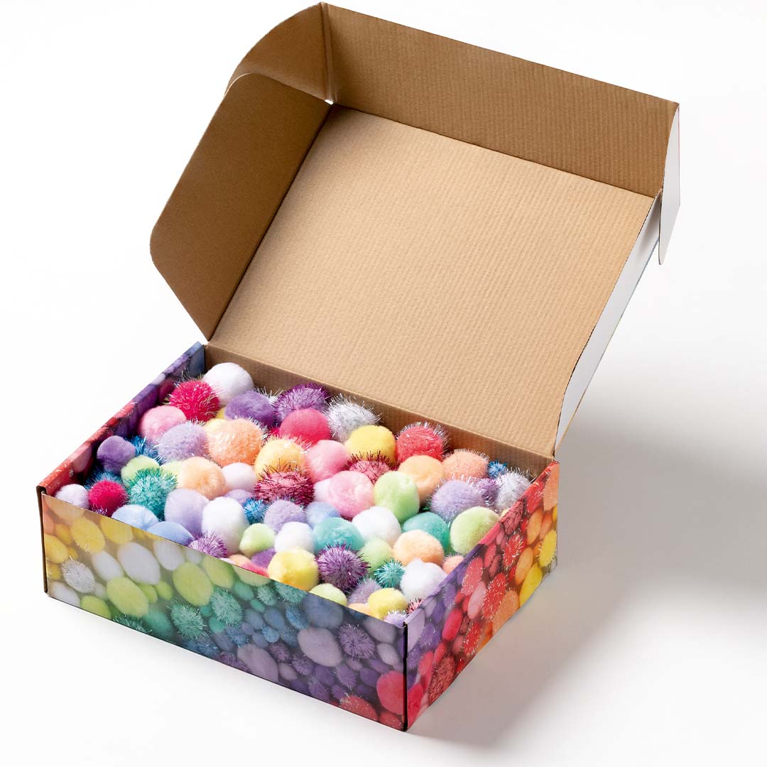 Open kartonnen doos met een mix van pastelkleurige Folia pompoms.