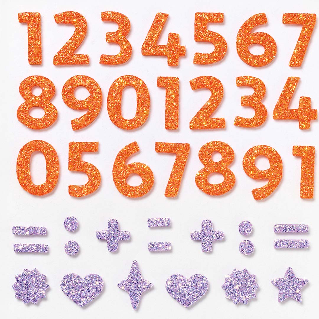 Detail van Folia oranje glitter cijferstickers en paarse glitter vormen en rekensymbolen.