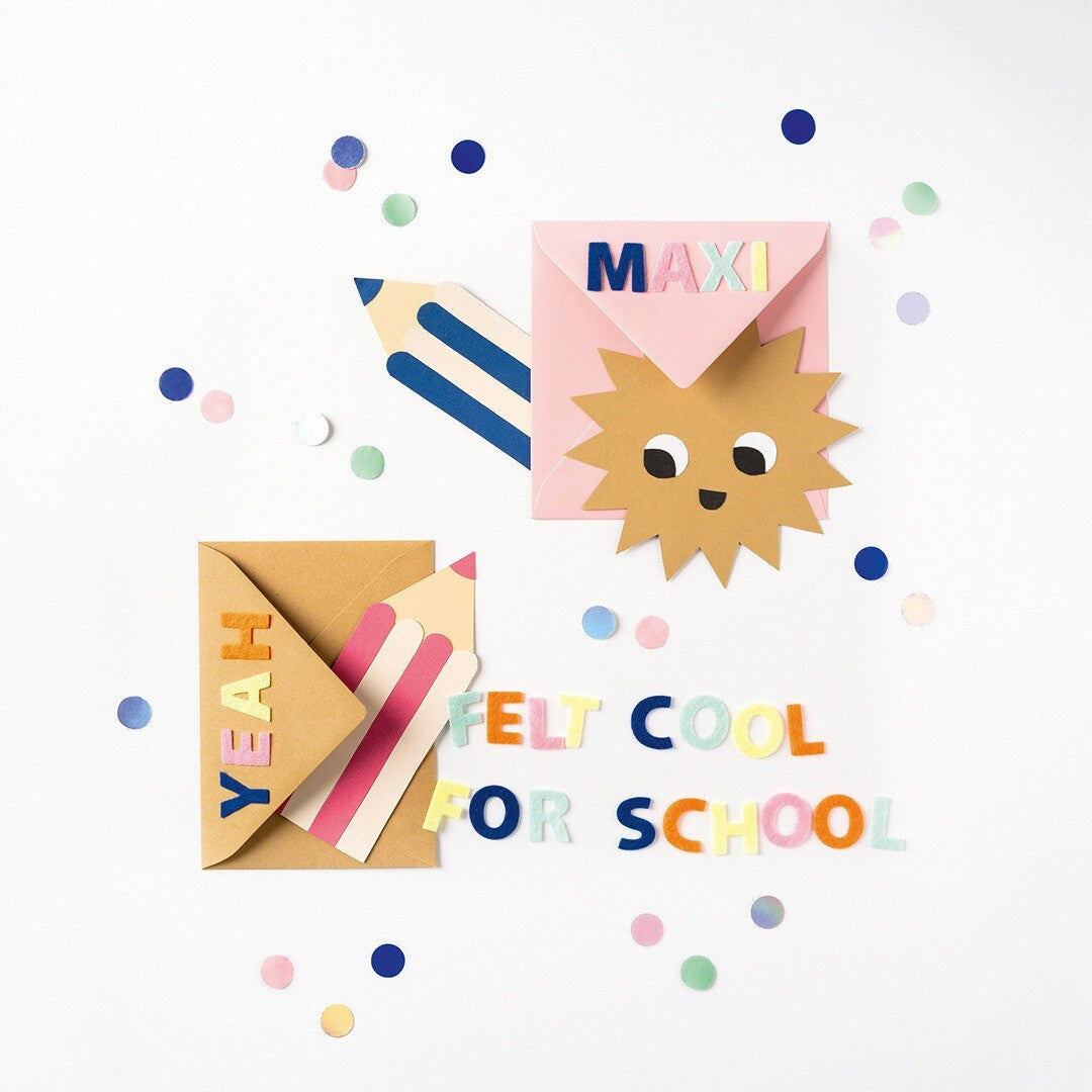 Twee knutselwerkjes met veelkleurige vilten letters en cijfers, waaronder de tekst 'FELT COOL FOR SCHOOL'.
