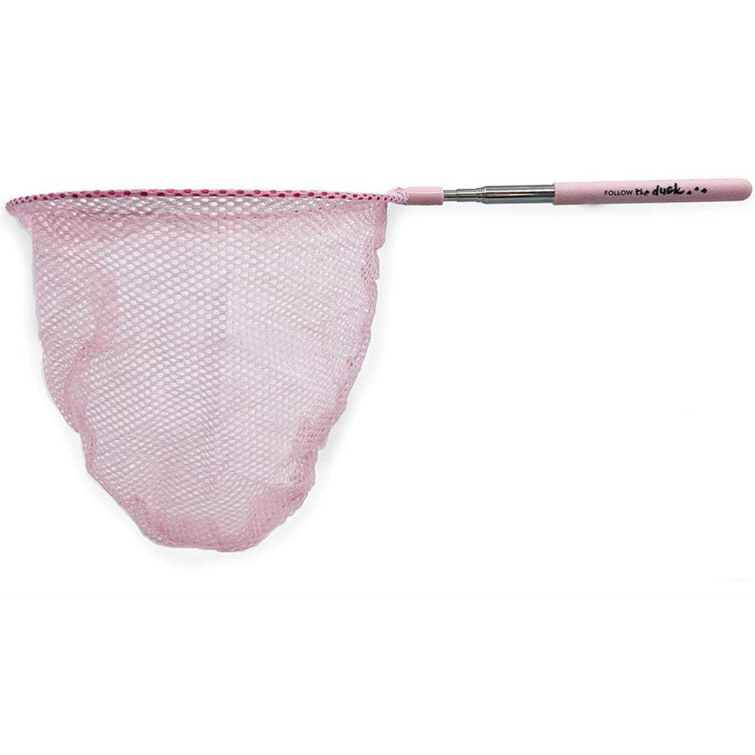 Een follow the duck roze schepnetje met uitschuifbare steel ligt uitgestrekt.