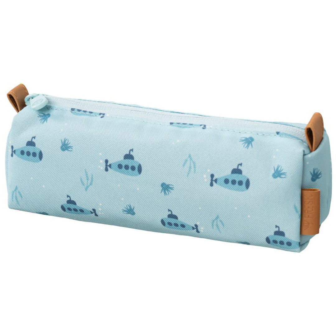 Fresk blauw polyester pennenetui met onderzeeërpatroon.